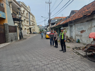 Patroli Harkamtibmas di Jalan Petukangan, Polsek Semampir Antisipasi 3C dan Parkir Liar