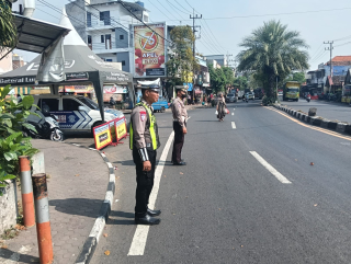 Ops Patuh Semeru 2025: Pemantauan dan Penindakan Potensi Laka Lantas di Jalan Karang Tembok