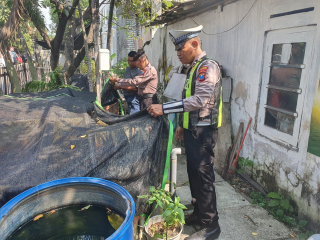 Patroli Harkamtibmas di Pos Kamling Kampung Tangguh Semampir, Pantau Program Budidaya Lele