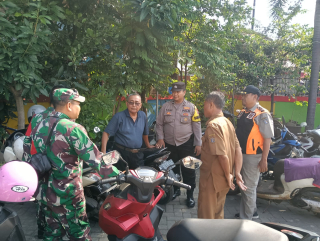 Bhabinkamtibmas Pegirian Bersama Tiga Pilar Sambang Ketua RW 5 untuk Jaga Harkamtibmas