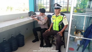 Patroli Objek Vital di Gudang PLN Tambak Langon, Rowo 14.2.2 Lakukan Pemantauan dan Himbauan Keamanan
