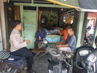 Bhabinkamtibmas Dupak Lakukan Sambang dan Sampaikan Pesan Kamtibmas kepada Warga