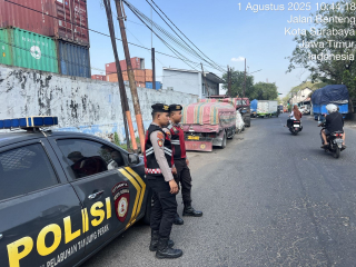 Unit Patroli Kota Presisi Polres Pelabuhan Tanjung Perak Patroli Hunting di Jalan Benteng