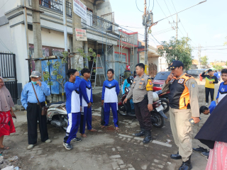 Himbauan Kamtibmas dan Antisipasi Lomba Berbahaya, Bhabinkamtibmas Pegirian Ajak Warga Ciptakan Lingkungan Aman