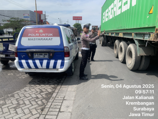 Antisipasi Kemacetan dan Laka, Personel Polsek Krembangan Laksanakan Patroli di Jalan Kalianak