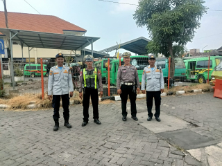 Patroli Gabungan di Terminal Religi Sunan Ampel Antisipasi Gangguan Kamtibmas