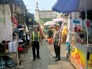 Patroli Harkamtibmas Polsek Semampir Antisipasi Kerawanan di Area Ampel