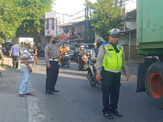 Polsek Semampir Laksanakan Pos Akhir di Depan Sekolah Ar Rayyan Jalan Benteng