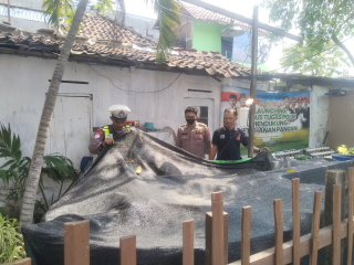Patroli Harkamtibmas di Pos Kamling Kampung Tangguh Pemantau Budidaya Ikan Lele
