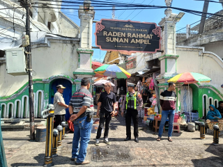 Patroli Harkamtibmas di Kawasan Wisata Religi Sunan Ampel, Antisipasi Kerawanan