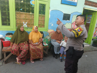 Bhabinkamtibmas Ujung Ajak Warga Sawah Pulo Kulon Jaga Kamtibmas dan Lingkungan