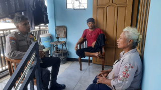 Bhabinkamtibmas Morokrembangan Sambangi Warga, Ajak Aktifkan Siskamling