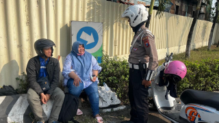 Satlantas Polres Pelabuhan Tanjung Perak Gelar Sosialisasi Tertib Lalu Lintas