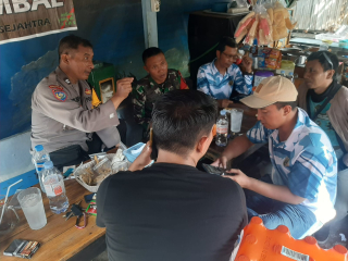 Bhabinkamtibmas Perak Barat Sambang 3 Pilar di Perak Barat, Warga Dihimbau Jaga Kerukunan