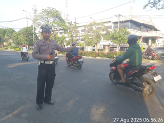 Polsek Krembangan Laksanakan Pengaturan Pos Awal di Pertigaan Mbah Ratu