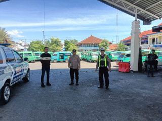 Patroli Harkamtibmas Polsek Semampir di Terminal Religi Sunan Ampel dalam Rangka Antisipasi 3C, Kenakalan Remaja, dan Potensi Kerawanan Lainnya