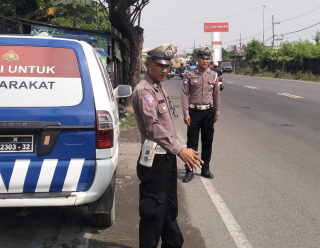 Personel Polsek Krembangan Laksanakan Pemantauan Arus Lalu Lintas di Jalan Kalianak, Kondisi Terpantau Aman dan Lancar
