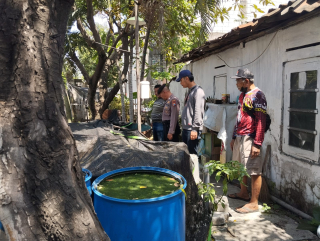 Patroli Harkamtibmas di Kampung Tangguh Sidotopo, Polsek Semampir Pantau Ketahanan Pangan