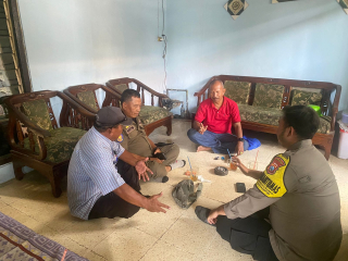 Bhabinkamtibmas Wonokusumo Gelar Cangkrukan Dialogis Ajak Warga Jaga Kamtibmas