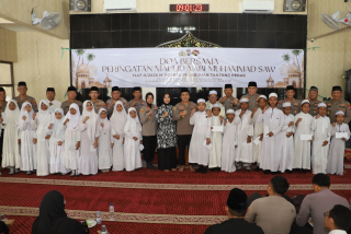 Doa Bersama dan Santunan Anak Yatim Warnai Peringatan Maulid Nabi Muhammad SAW 1447 H di Polres Pelabuhan Tanjung Perak.