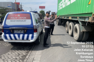 Polsek Krembangan Gelar Patroli Lalu Lintas di SPBU Jalan Kalianak Antisipasi Kemacetan dan Kerawanan Laka Lantas