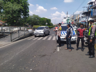 Polsek Semampir Laksanakan Patroli Harkamtibmas di Pintu Masuk Ampel Antisipasi Gangguan Kamtibmas