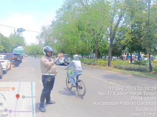 Satlantas Polres Pelabuhan Tanjung Perak Gelar Patroli, Pengaturan, dan Pemantauan Arus Lalu Lintas di Sejumlah Titik Wilayah Hukum