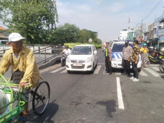 Polsek Semampir Intensifkan Patroli Harkamtibmas di Pintu Masuk Kawasan Ampel untuk Antisipasi 3C dan Gangguan Kamtibmas