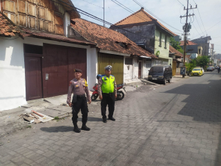 Patroli Harkamtibmas Polsek Semampir di Jalan Petukangan Antisipasi Parkir Liar dan 3C