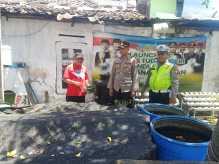 Polsek Semampir Laksanakan Patroli Harkamtibmas di Kampung Tangguh Sidotopo, Pantau Ketahanan Pangan Budidaya Ikan Lele