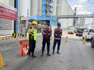 Sat Samapta Polres Pelabuhan Tanjung Perak Gelar Patroli Presisi di PT AKR Corporindo untuk Antisipasi Kerawanan Kamtibmas