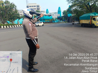 Satlantas Polres Pelabuhan Tanjung Perak Gelar Patroli dan Pemantauan Arus Lalu Lintas di Sejumlah Titik Rawan