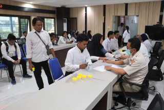 Polres Pelabuhan Tanjung Perak Gelar Pemeriksaan Kesehatan untuk Petugas SPPG