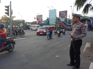 Polsek Krembangan Laksanakan Giat Pos Akhir Antisipasi Kemacetan di TL Mbahratu