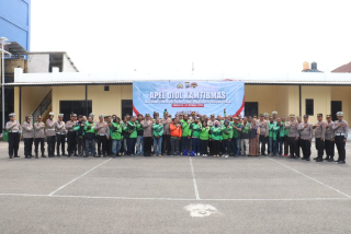 Polres Pelabuhan Tanjung Perak dan Komunitas Ojol Bersinergi Jaga Keamanan Surabaya Melalui Apel Kamtibmas