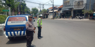 Polsek Pabean Cantikan Laksanakan Gatur Lalin dan Patroli Harkamtibmas di Jalan Benteng