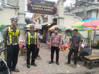 Polsek Semampir Laksanakan Patroli Harkamtibmas di Kawasan Wisata Religi Sunan Ampel