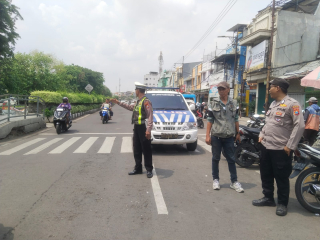 Patroli Harkamtibmas di Kawasan Jalan Pertukangan, Polsek Semampir Pastikan Situasi Aman dan Terkendali
