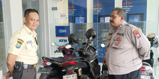 Polsek Krembangan Laksanakan Patroli dan Sambang di Bank BRI Jalan Demak Surabaya
