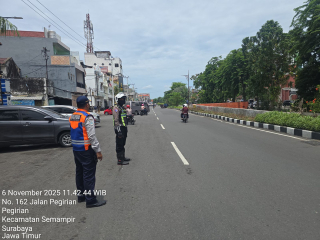 Satlantas Polres Pelabuhan Tanjung Perak Gelar Patroli dan Pemantauan Arus Lalu Lintas di Sejumlah Titik Rawan