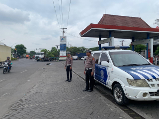 Polsek Krembangan Gelar Patroli Antisipasi Kemacetan dan Laka Lantas di Jalan Gresik