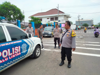 Polsek Kenjeran Laksanakan Patroli Antisipasi 3C di Jalan Kyai Tambak Dewes
