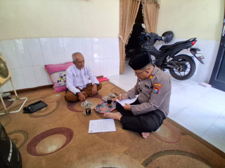 Sambang Kamtibmas Polsek Semampir Bersama Tokoh Masyarakat RW 03 Ampel untuk Perkuat Keamanan Lingkungan