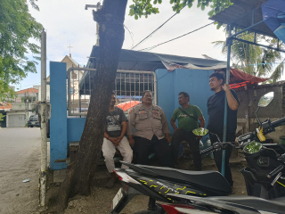 Patroli dan Sambang Polsek Krembangan di Jl. Ikan Gurami Perak Barat Guna Jaga Kerukunan dan Stabilitas Harkamtibmas