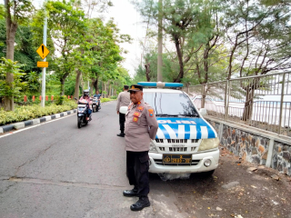 Patroli Preventif Polsek Kenjeran di Pantai Batu-Batu Pastikan Situasi Aman dari Kerawanan 3C dan Balap Liar