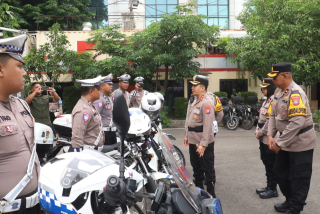 Tekan Angka Laka Lantas, Polres Pelabuhan Tanjung Perak Laksanakan Apel Gelar Pasukan Operasi Zebra Semeru 2025.