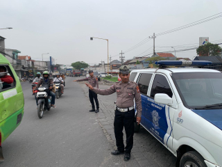 Patroli Antisipasi Kemacetan dan Kerawanan Laka di Jalan Kalianak Polsek Krembangan
