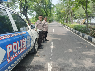 Patroli Keamanan Personil Polsek Kenjeran di Kawasan Pantai Batu-Batu Guna Antisipasi Kerawanan 3 Cepu