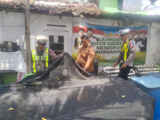 Patroli Harkamtibmas Polsek Semampir di Pos Kamling Kampung Tangguh Sidotopo