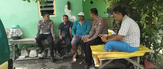 Patroli Dialogis Polsek Krembangan Beri Himbauan Kamtibmas kepada Sopir Angkot di Jalan Sedayu